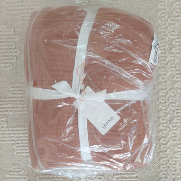 NWT! Quince Organic Cotton Airy Gauze Terracotta Blanket! King/ Cal King (712) - Picture 10 of 10